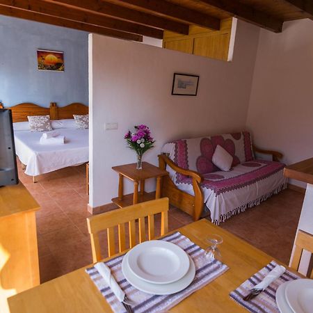 Hostal Cala Boix เอสกานา ภายนอก รูปภาพ
