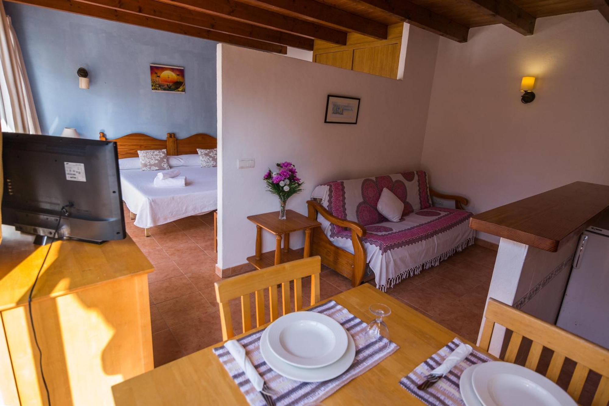 Hostal Cala Boix เอสกานา ภายนอก รูปภาพ
