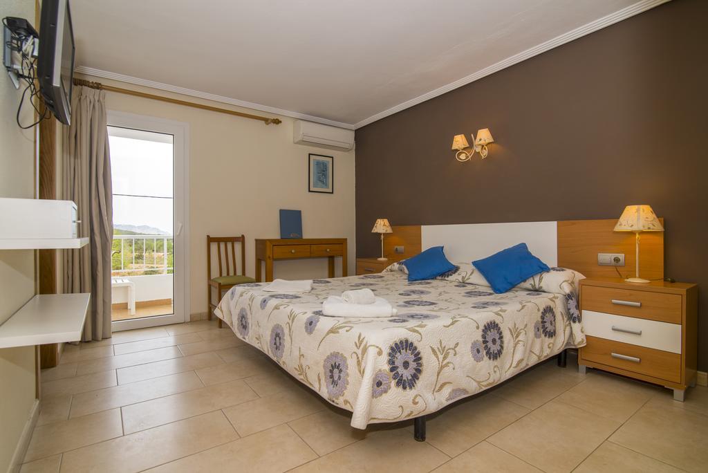 Hostal Cala Boix เอสกานา ภายนอก รูปภาพ