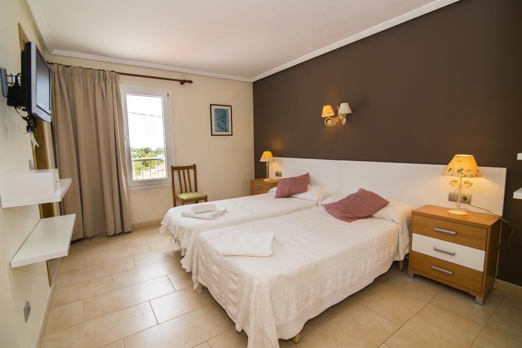 Hostal Cala Boix เอสกานา ภายนอก รูปภาพ