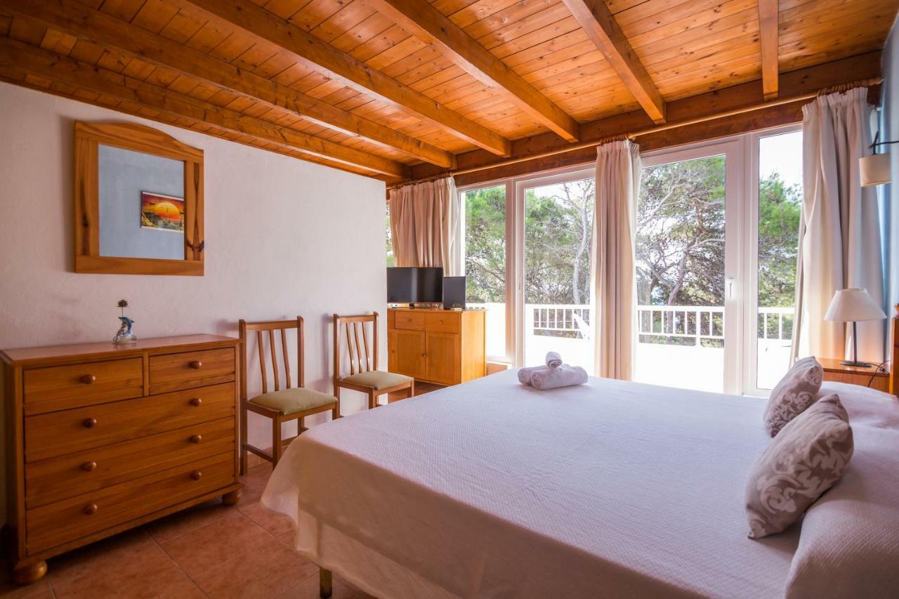 Hostal Cala Boix เอสกานา ภายนอก รูปภาพ