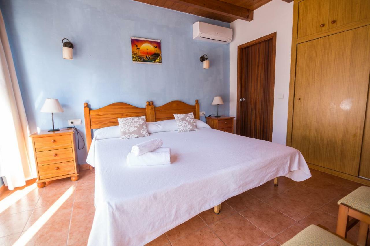 Hostal Cala Boix เอสกานา ภายนอก รูปภาพ