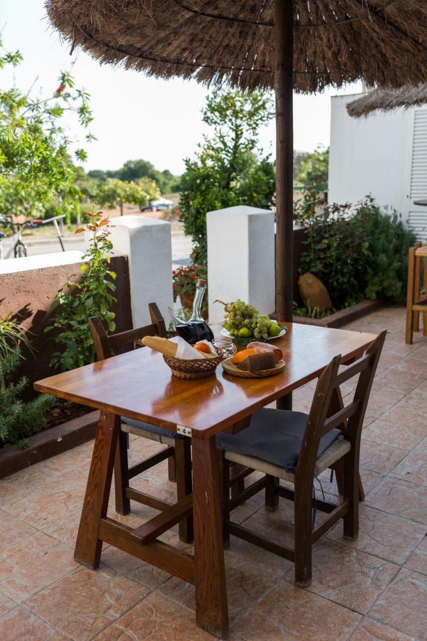Hostal Cala Boix เอสกานา ภายนอก รูปภาพ