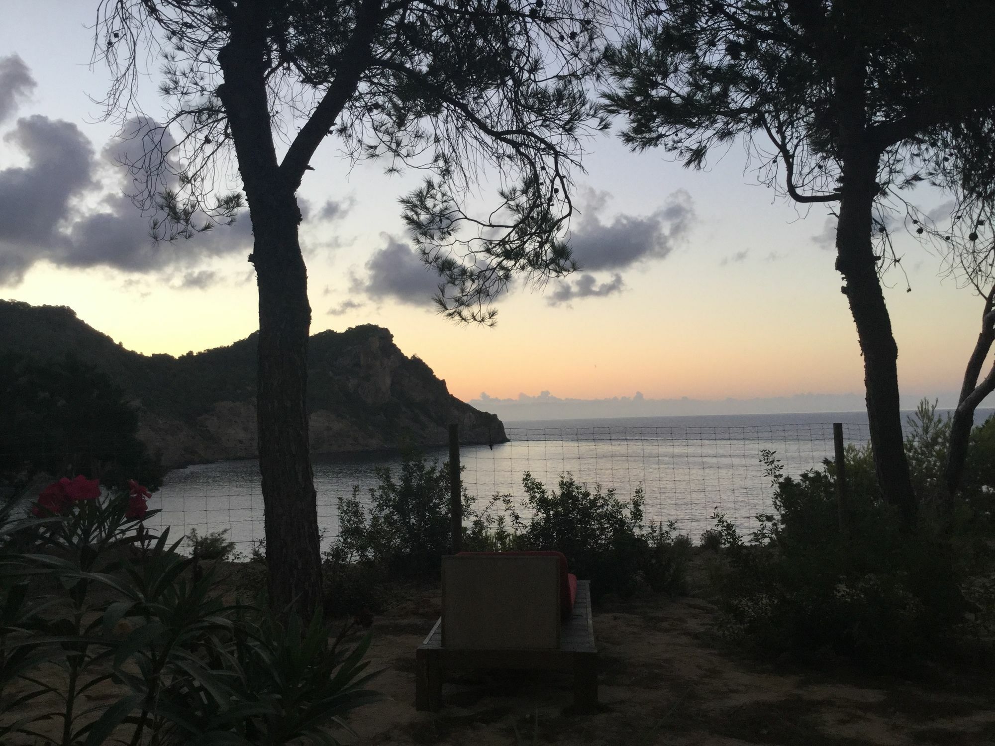 Hostal Cala Boix เอสกานา ภายนอก รูปภาพ