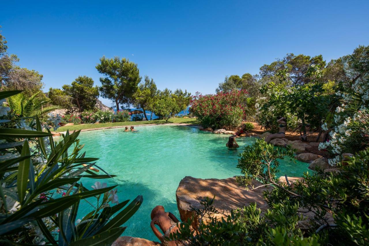 Hostal Cala Boix เอสกานา ภายนอก รูปภาพ